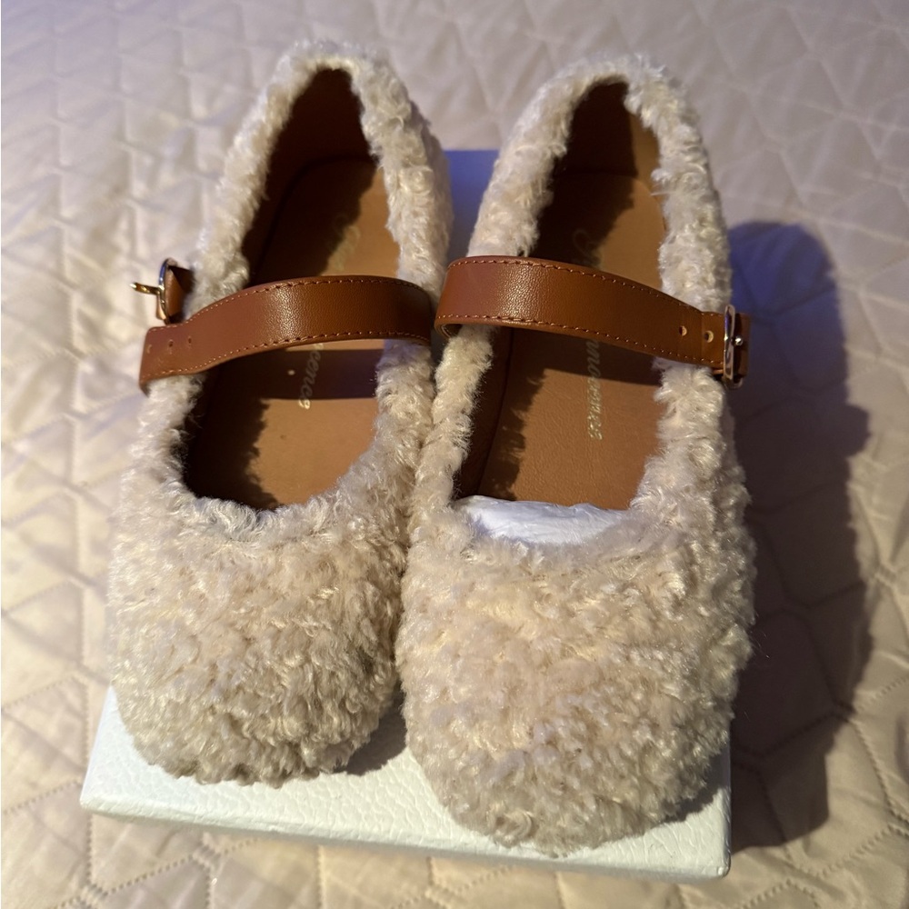 Age of Innocence London Buffy teddy Mary Janes beige size 33/1.5